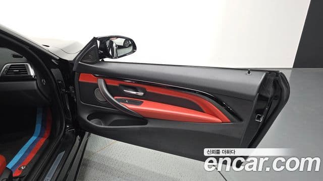 BMW M4 2018 — ფოტო 29/32