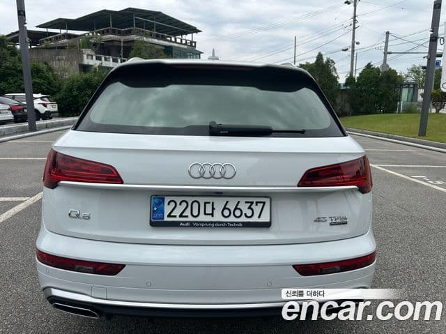 Audi Q5 2023 — Şəkil 14/17