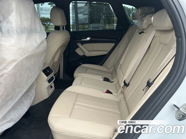 Audi Q5 2023 — Şəkil 11/17