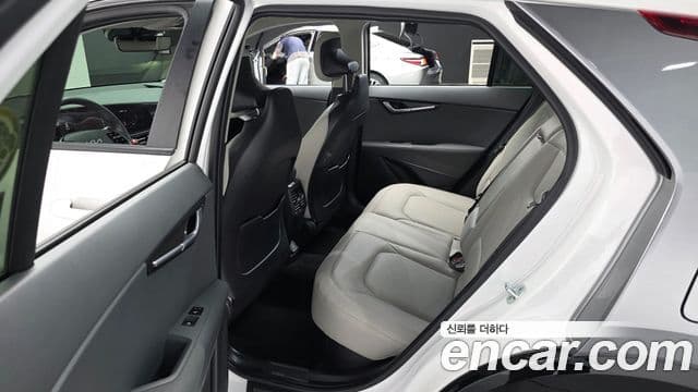 Kia Niro 2022 — Şəkil 12/20