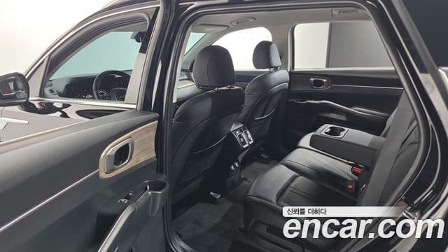 Kia Sorento 2023 — ფოტო 15/20