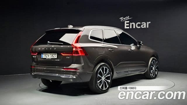 Volvo XC60 2023 — ფოტო 2/20