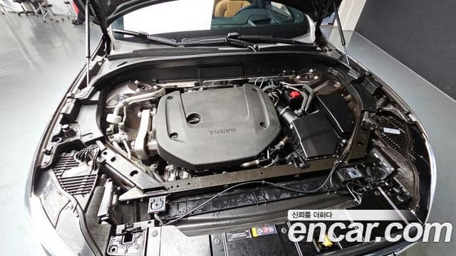 Volvo XC60 2023 — ფოტო 6/20