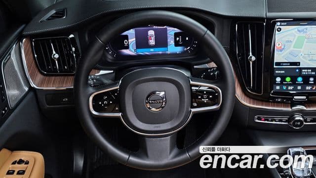 Volvo XC60 2023 — ფოტო 13/20