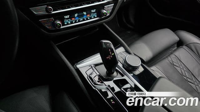 BMW 5 Series 2022 — Şəkil 9/20
