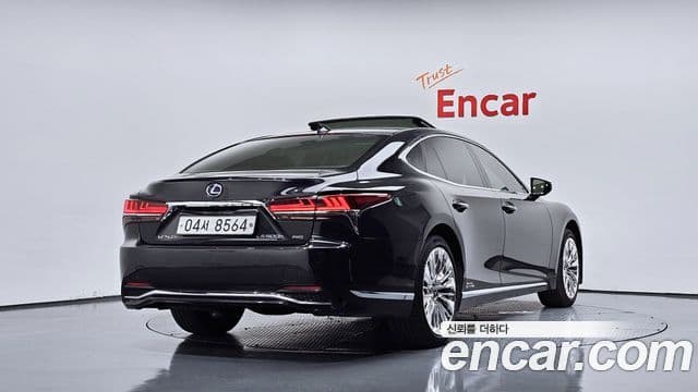 Lexus LS500h 2018 — Photo 12/20