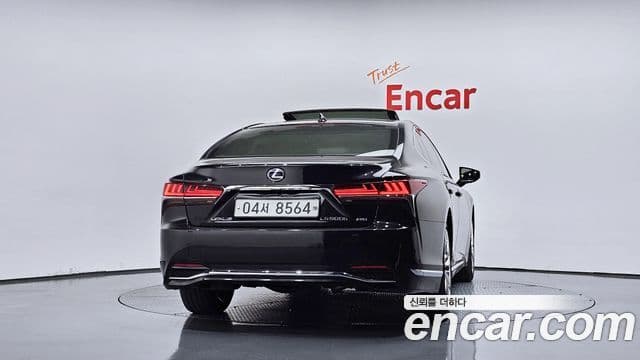 Lexus LS500h 2018 — Photo 13/20