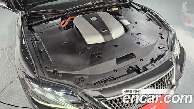 Lexus LS500h 2018 — Photo 16/20