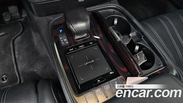 Lexus LS500h 2018 — Photo 1/20