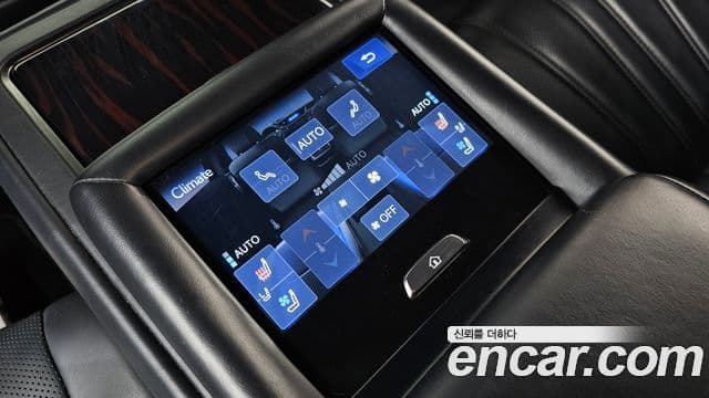 Lexus LS500h 2018 — Photo 18/20