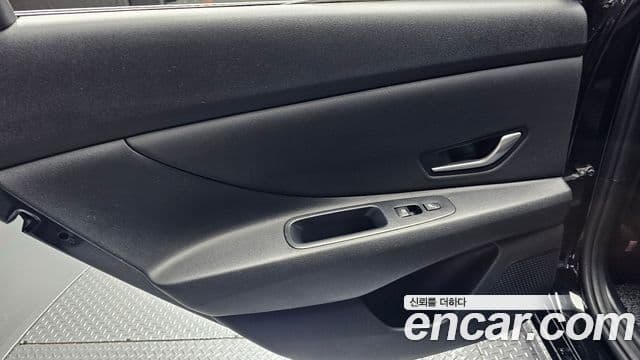 Hyundai The New Avante Hybrid 2021 — ფოტო 3/33