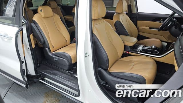 Kia Carnival 2021 — Фото 12/20