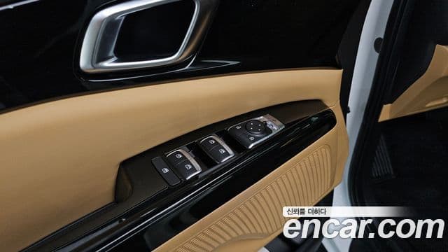 Kia Carnival 2021 — Фото 18/20