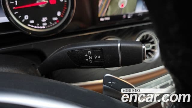 Mercedes-Benz E-Class 2018 — Şəkil 9/20