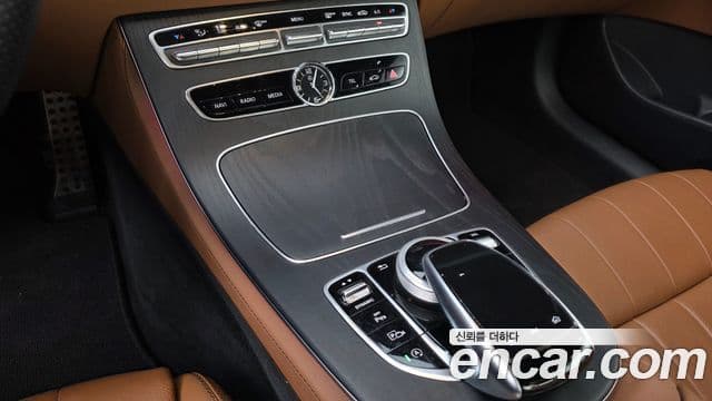 Mercedes-Benz E-Class 2018 — Şəkil 19/20
