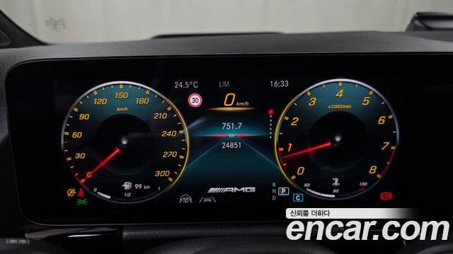 Mercedes-Benz GLA-Class 2021 — ფოტო 8/20