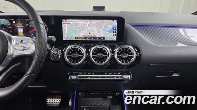Mercedes-Benz GLA-Class 2021 — ფოტო 14/20
