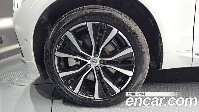 Volvo XC60 2023 — Şəkil 5/20