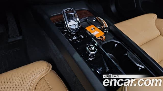 Volvo XC60 2023 — Şəkil 9/20