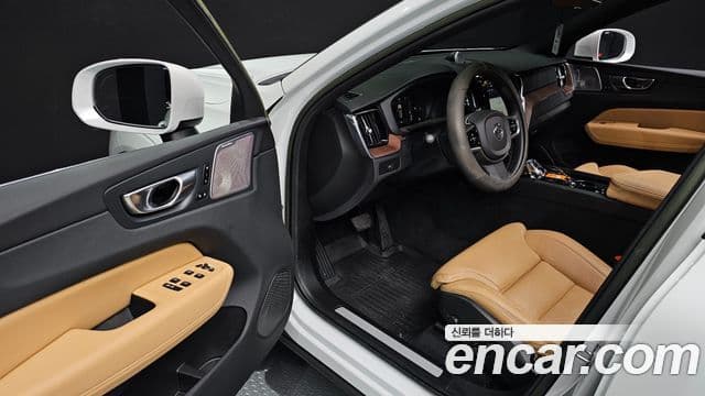 Volvo XC60 2023 — Şəkil 10/20