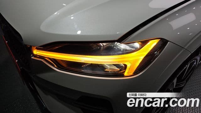 Volvo XC60 2023 — Photo 16/30