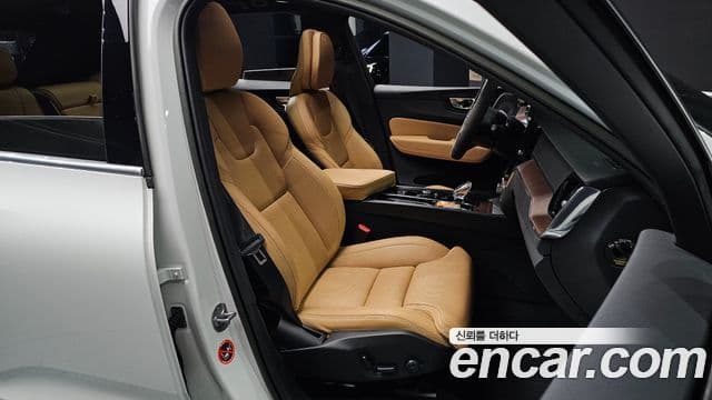 Volvo XC60 2023 — Photo 27/30