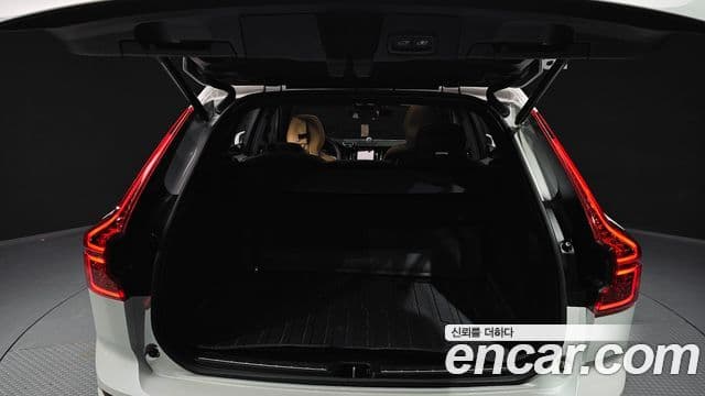 Volvo XC60 2023 — Photo 8/30