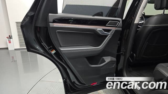 Volkswagen Touareg 2025 — Photo 24/38