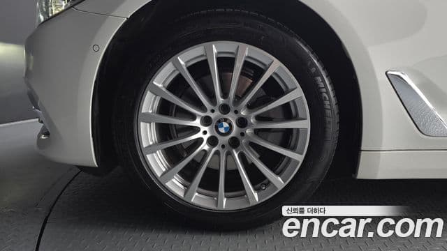 BMW 5 Series 2020 — ფოტო 5/20