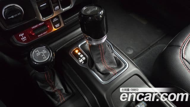 Jeep Wrangler 2023 — ფოტო 9/20