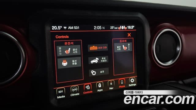 Jeep Wrangler 2023 — ფოტო 17/20