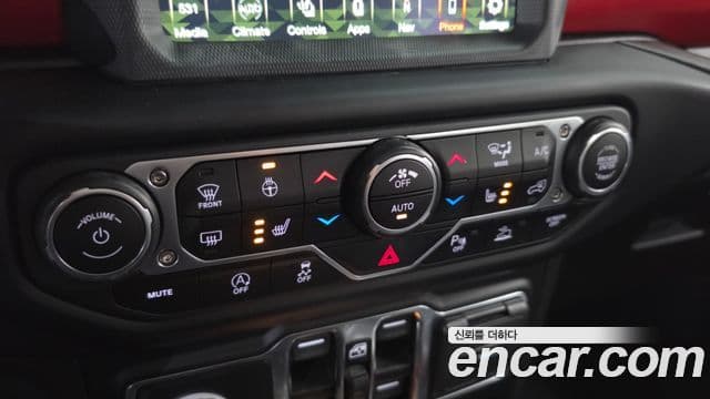 Jeep Wrangler 2023 — ფოტო 19/20