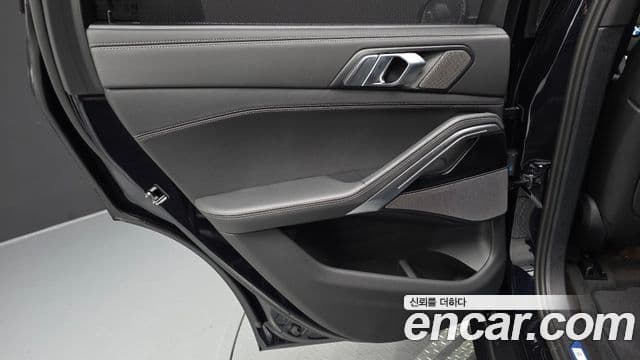 BMW X6 2025 — Photo 28/37