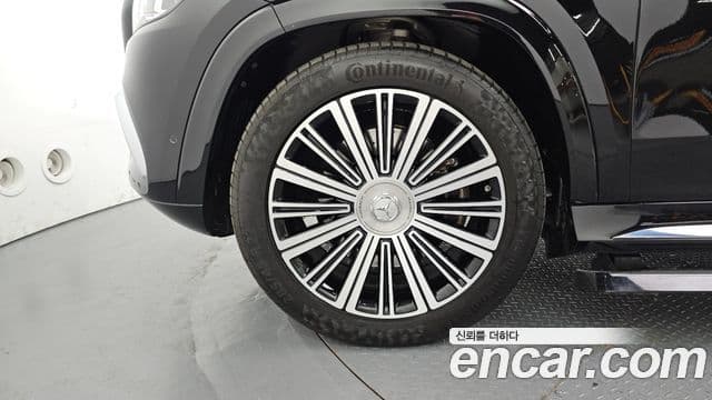 Mercedes-Benz GLS-Class 2023 — Photo 9/34