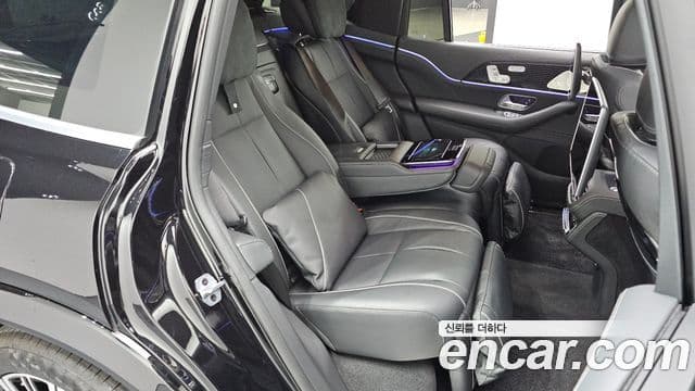 Mercedes-Benz GLS-Class 2023 — Photo 8/34