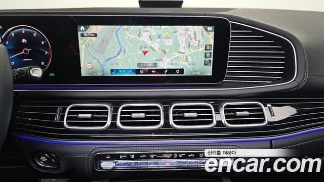 Mercedes-Benz GLS-Class 2023 — Photo 25/34