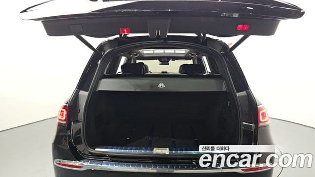 Mercedes-Benz GLS-Class 2023 — Photo 23/34