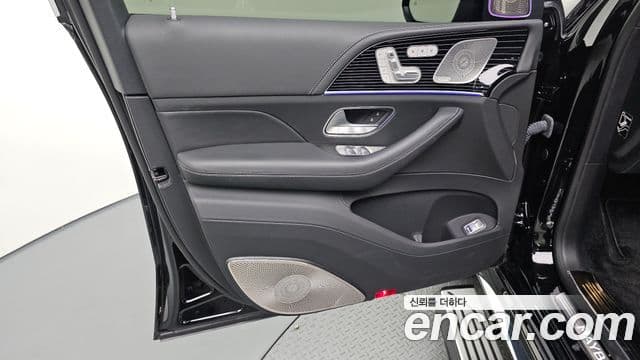 Mercedes-Benz GLS-Class 2023 — Photo 33/34
