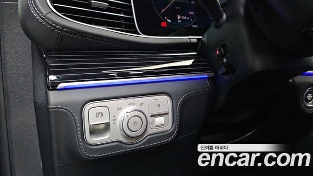 Mercedes-Benz GLS-Class 2023 — Photo 20/34