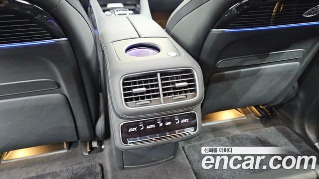 Mercedes-Benz GLS-Class 2023 — Photo 24/34