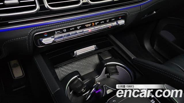 Mercedes-Benz GLS-Class 2023 — Photo 7/34