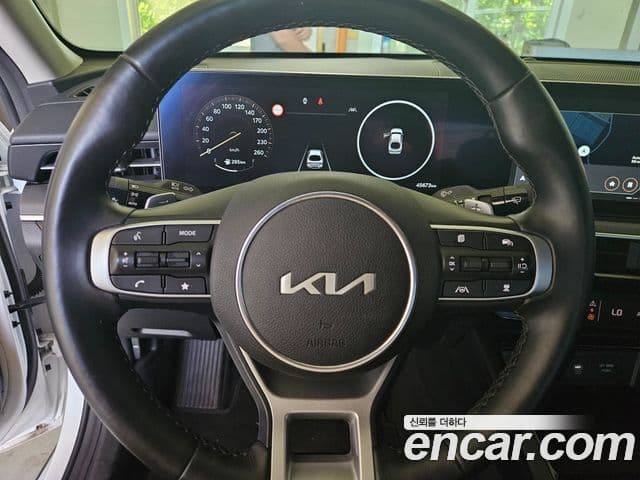 Kia K5 2023 — Şəkil 8/16