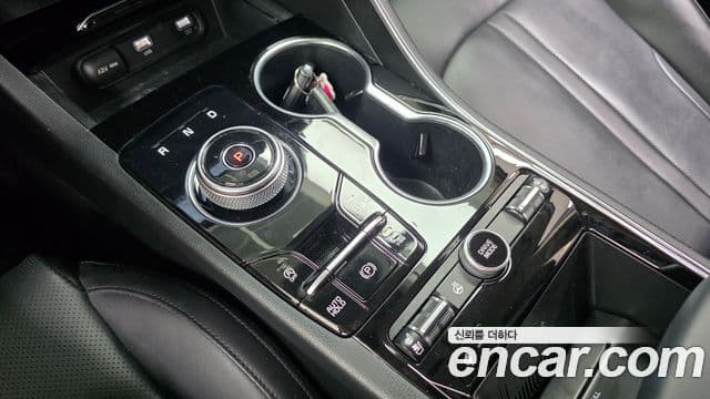 Kia K5 2022 — ფოტო 8/20