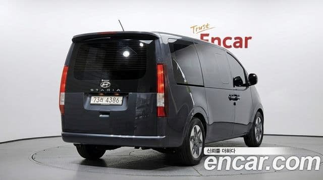 Hyundai Staria 2021 — ფოტო 2/20