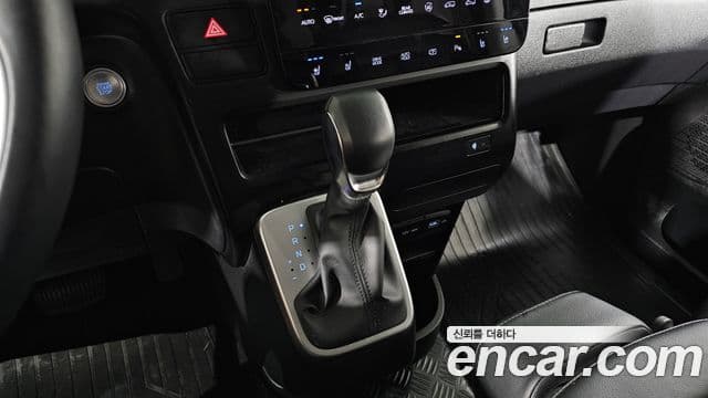 Hyundai Staria 2021 — ფოტო 9/20