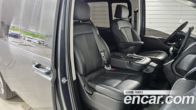 Hyundai Staria 2021 — ფოტო 11/20