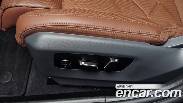 BMW 5 Series 2025 — Photo 17/32
