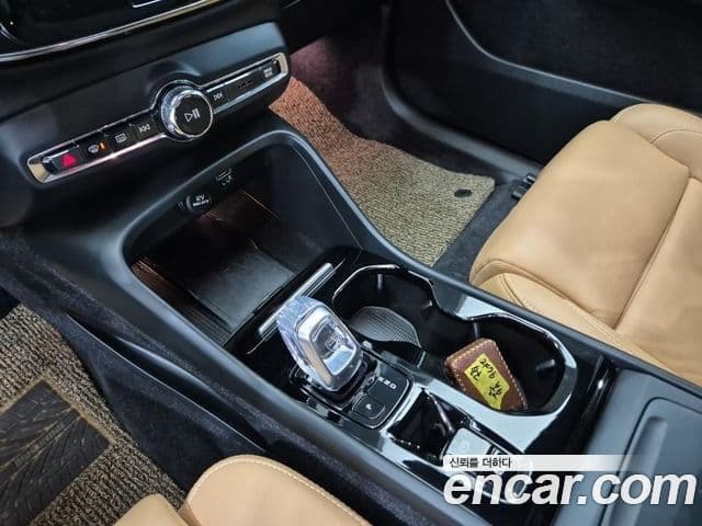 Volvo XC40 2020 — Şəkil 6/20