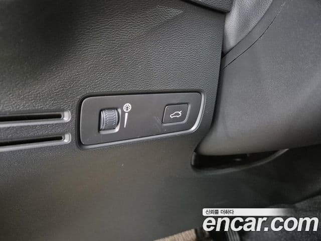 Volvo XC40 2020 — Şəkil 18/20