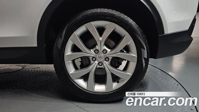 Land Rover Discovery Sport 2023 — Photo 30/37